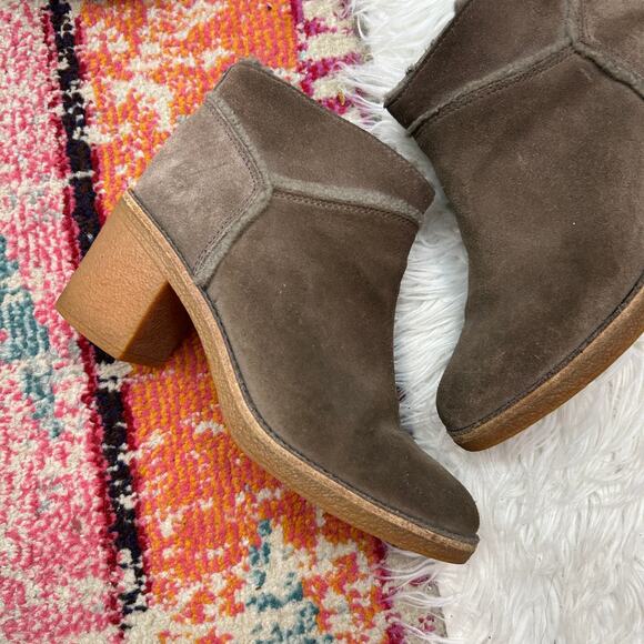 UGG Brown Taupe Block Heeled Suede Kasen Ankle Boots Booties 7 Style 1018644 - Picture 2 of 9